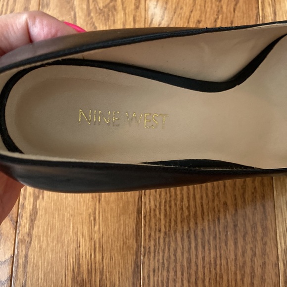 Nine West Black and Gold Pumps US 6.5 - Near perfect - Picture 4 of 5